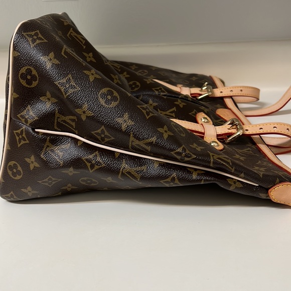 Authentic Louis Vuitton Palermo PM Monogram Shoulder Bag. - Picture 4 of 15